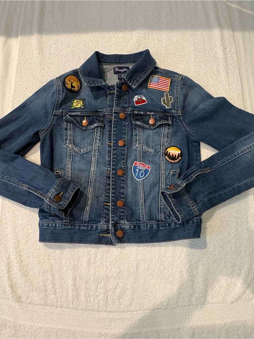 Wrangler Women's Classic Fit  Patch Accent #Americana jacket medium western a16